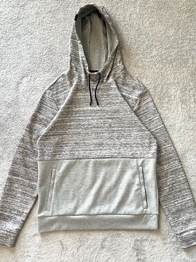 Fabletics Sweatshirt Mens Medium Gray Soft Comfort Casual Fitness Gym Hoodie